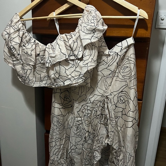 Sheike Dresses & Skirts - Sheike - Matching pink floral set - Skirt and off shoulder crop - Size 14